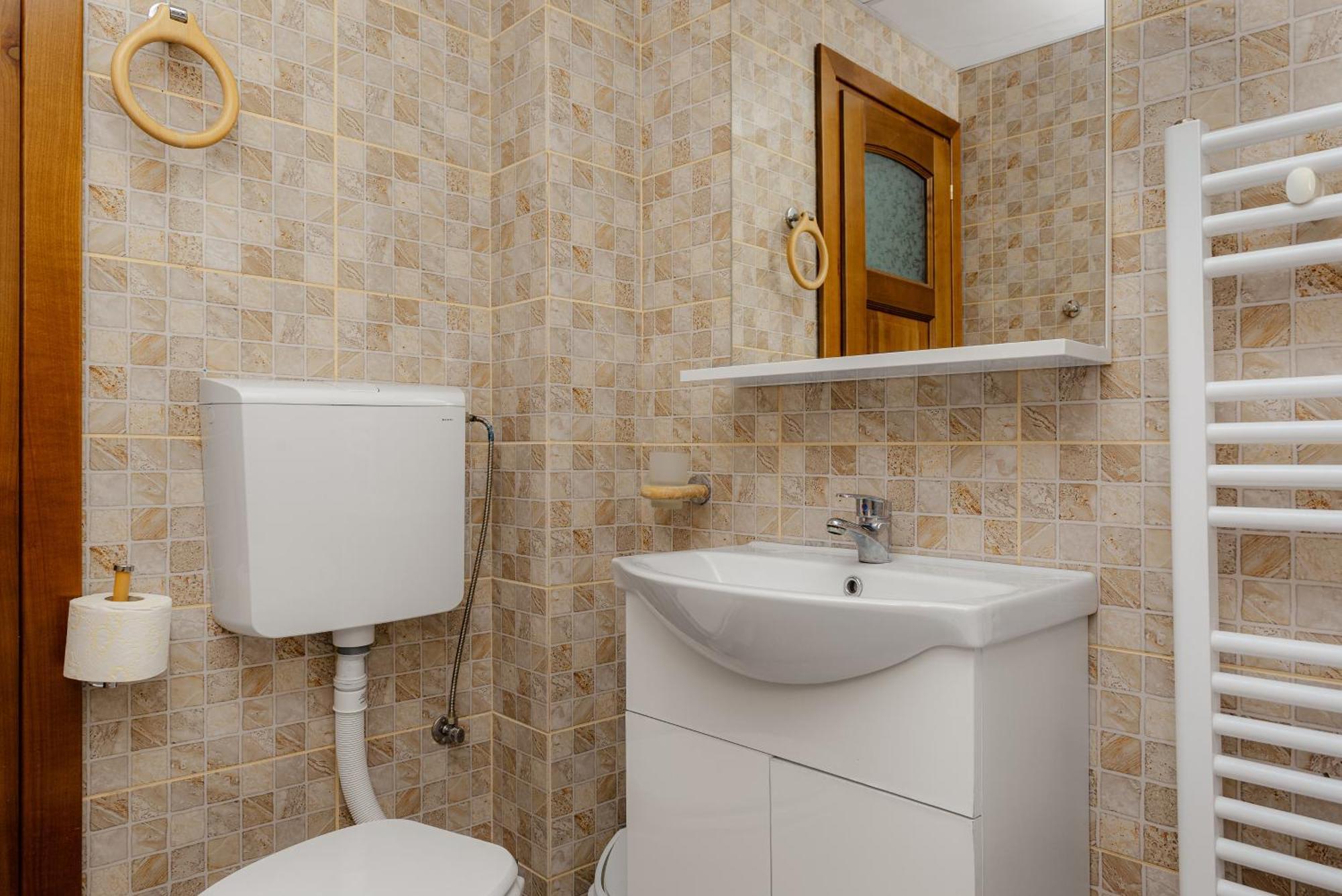 Business Transit To Therme & Bucharest Airport Apartment *