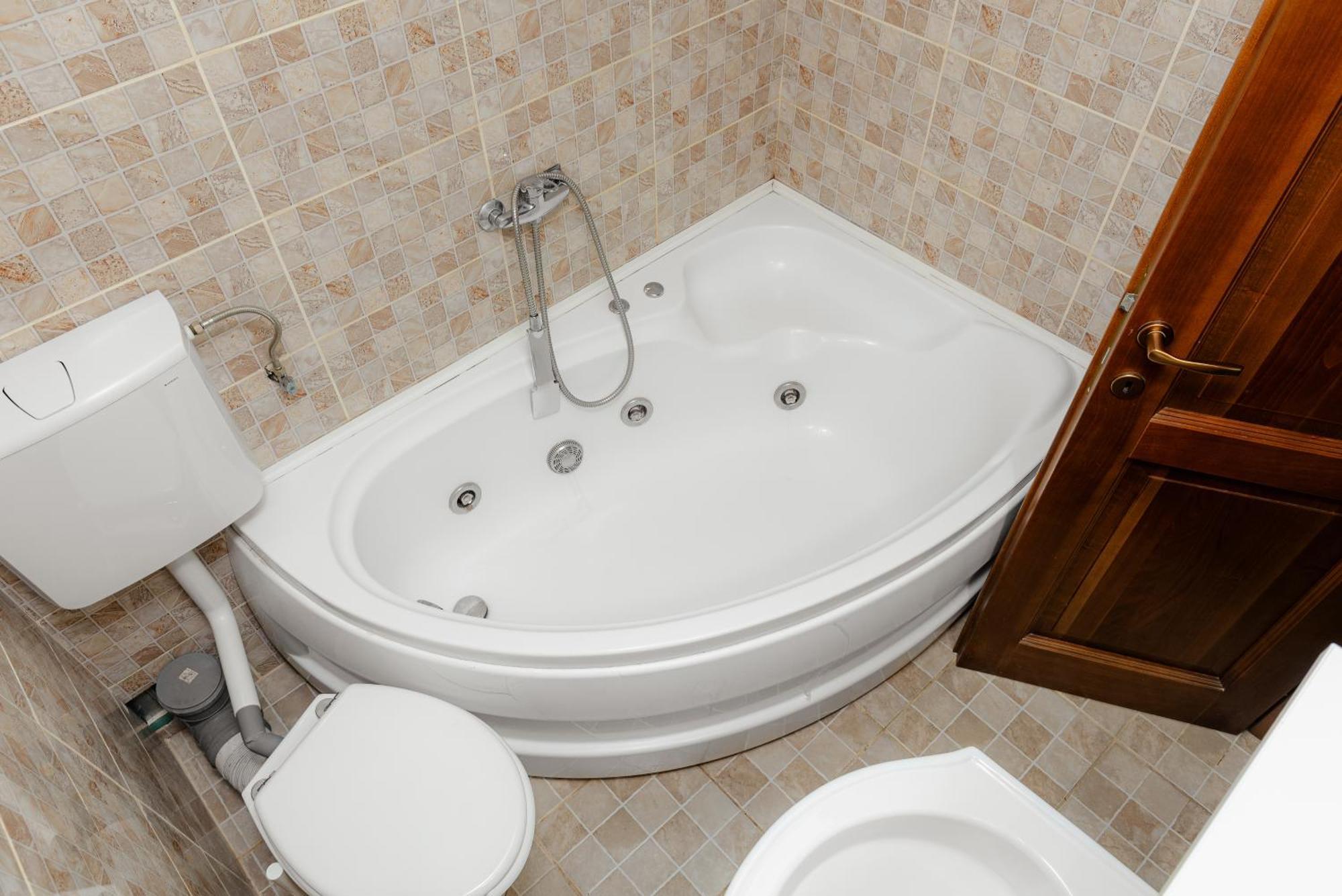 Business Transit To Therme & Bucharest Airport Apartment *