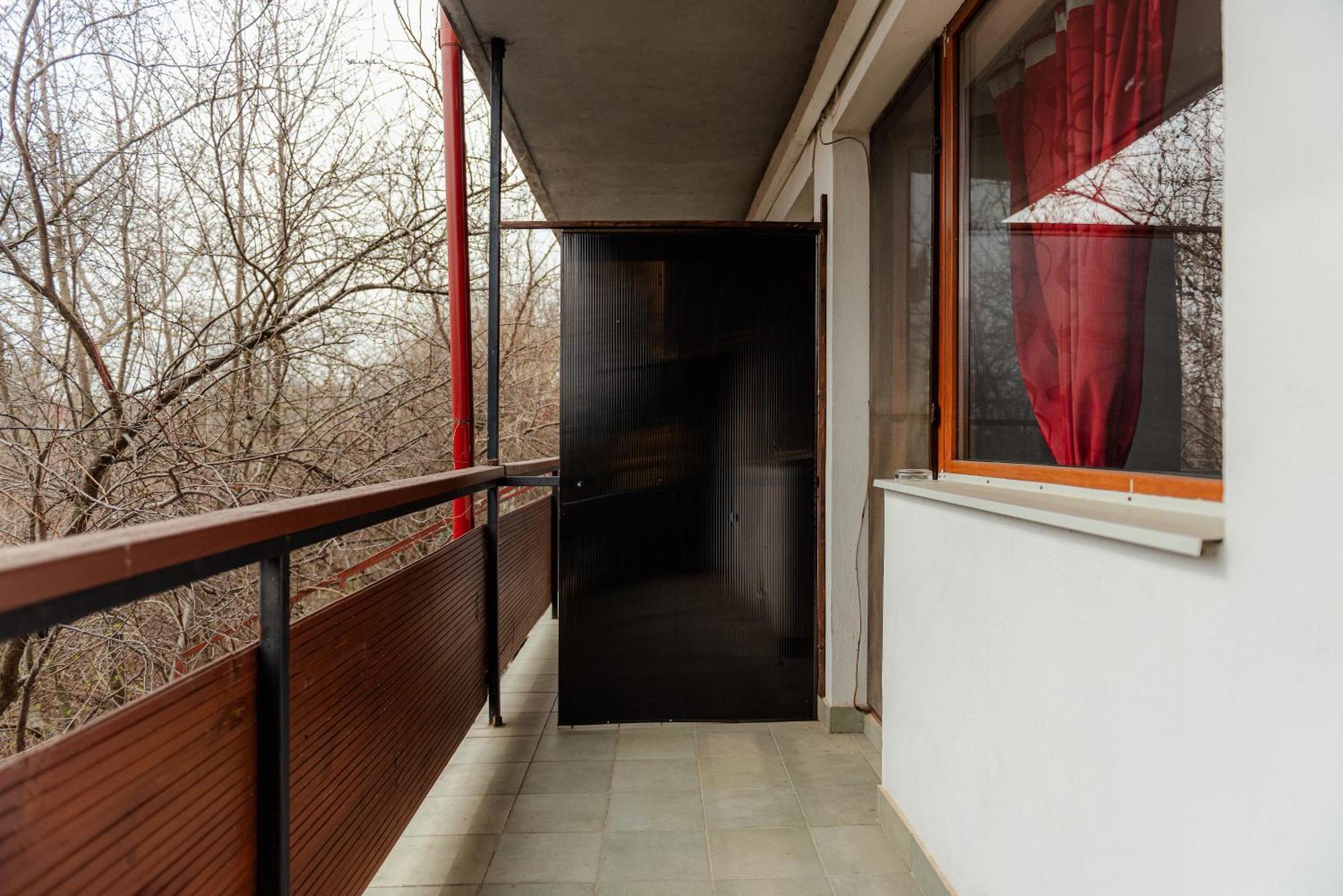 Business Transit Apartment